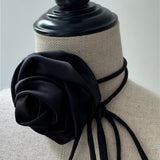 Bloom satin choker