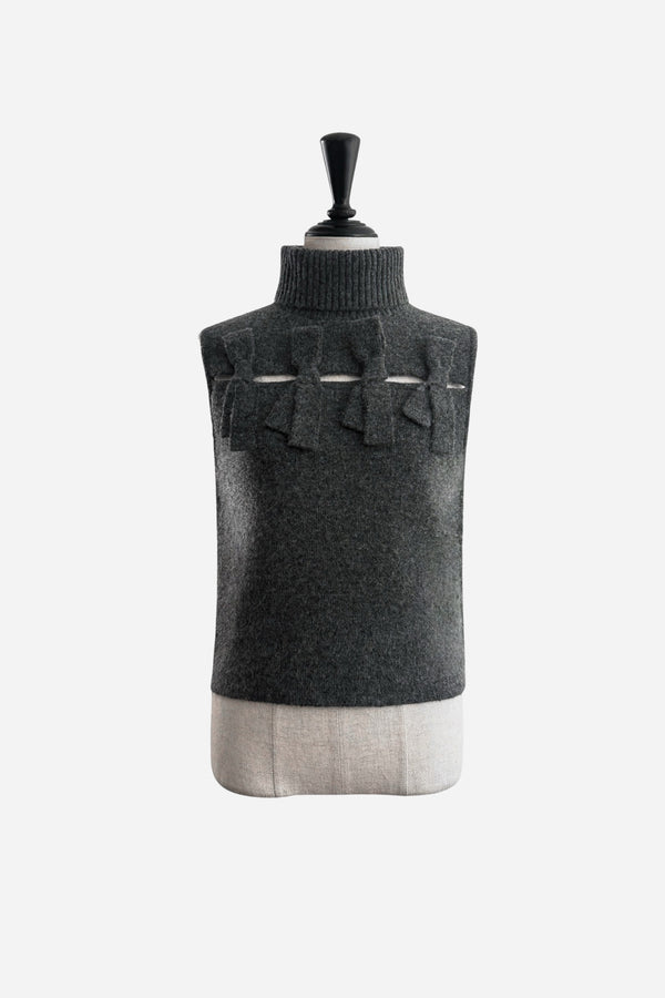 sleeve less ribbon slit knit