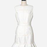 mini-robe en dentelle à échelle